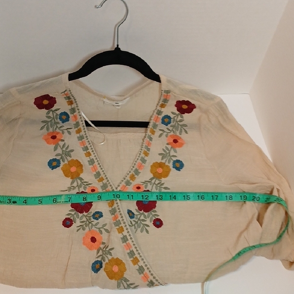 Entro Beige Floral Embroidered Blouse - Picture 6 of 7